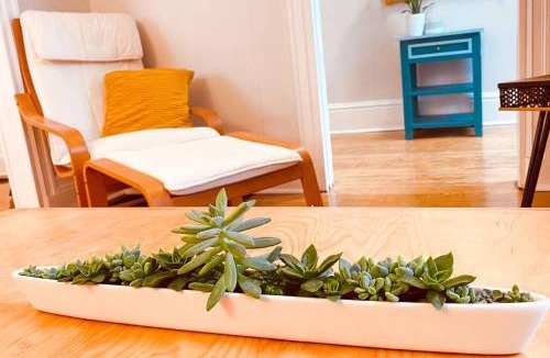 Inner Harbour House | KingstonStays Happy House, Free Parking, Downtown