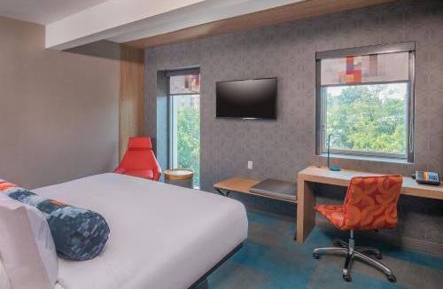 Queens Hotel | Aloft by Marriott New York LaGuardia Airport