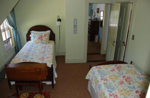 North Sutton Hotel | Follansbee Inn
