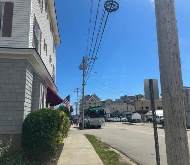Old Orchard Beach Apartment | Oven Breeze