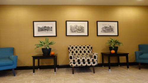 Montgomery Hotel | Holiday Inn Express and Suites Montgomery by IHG