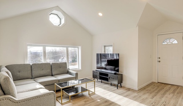 Pet-friendly Home w/Lake Views & Deck!