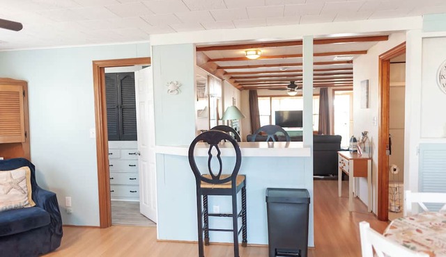 Charming 2-bedroom cottage at fabulous Seabrook Beach with breathtaking sunsets!