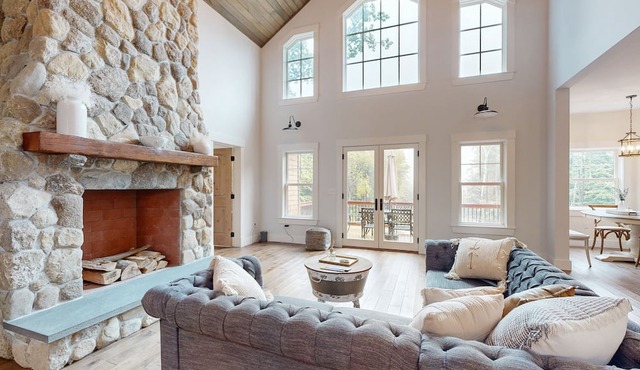 NEW BUILD! Mountain views, minutes from Squam's Sandwich Beach and boat ramp!