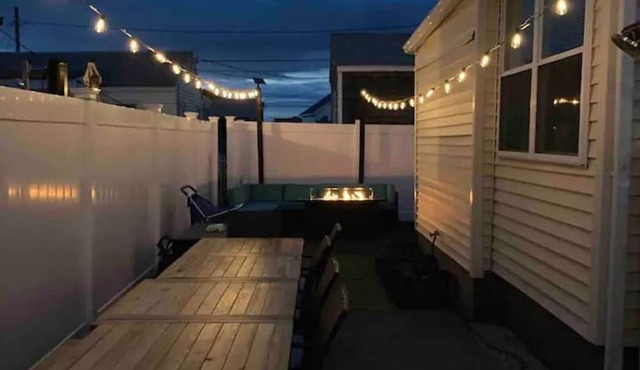 Updated beach cottage with plenty of amenities and 4 parking spots!