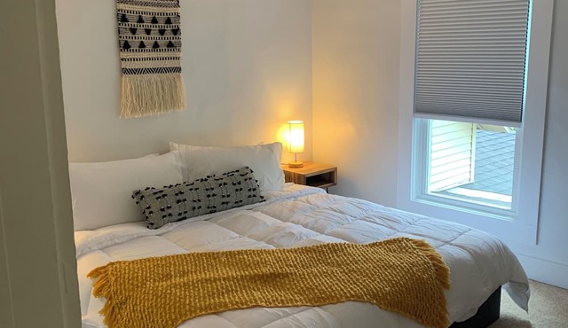 Stowe Lofts-Cozy 2-bedroom condo, peaceful on the Stowe/Morristown line WiFi, AC
