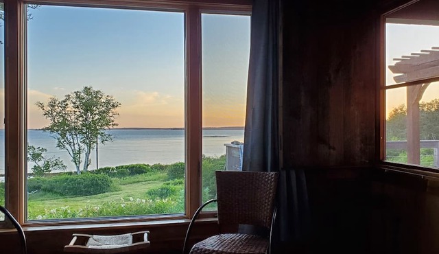 Sealport Cozy Cottage by the Sea, Blue Hill Bay, unique on island "Quiet-side"