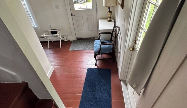 Guest Room w/Bath & Private Entrance - Best Value in Town