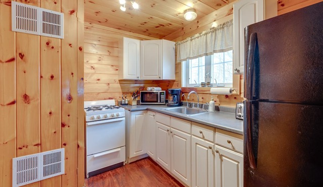 Laconia Cabin Rental < 1 Mi to Lake Winnipesaukee!