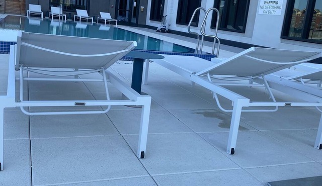 Beautiful one bedroom apartment next to highway and close to downtown