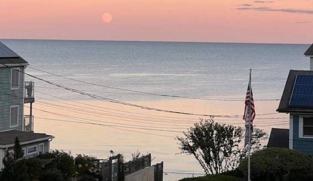 Spacious 4 bedroom, oasis with ocean views galore