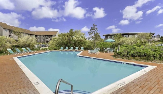 Unit 1021: Studio | 2nd Floor-Pool View | Starfish