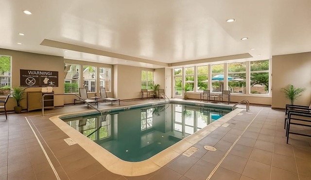 Best Place to Unwind! Pet-friendly 2BR Suites with Full Kitchen, Free Breakfast!