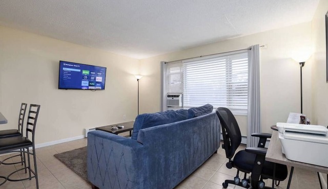 Comfy and Equipped for a Small Family - Webster Hill Suite1E
