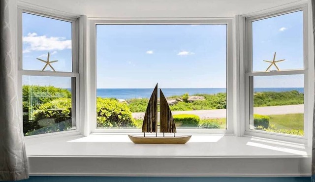 Snug Seaside | Views From Couch | Walk to Beach