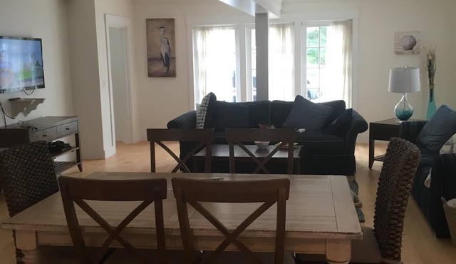 Charming historic home, steps away from Top places: Thames St & Bowen's Wharf