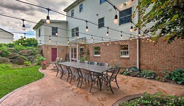 Charming Apartment w/Yard & Beautiful Gardens!