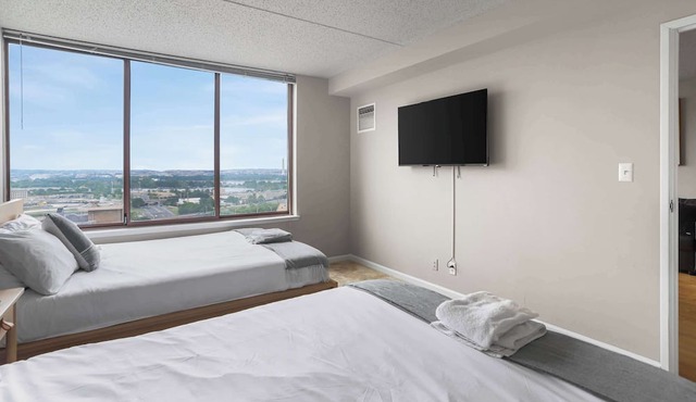 Prime Location Apt Steps from Pentagon City Metro