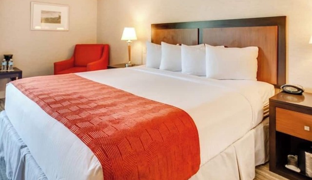 Relaxing Litchfield Hills Escape w/Seasonal Pool, Spa, Golf & Nearby Adventures