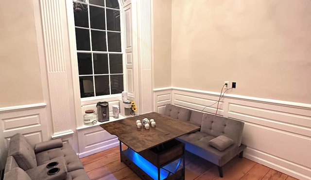 Hale Loft w/kitchen, bath, laundry next to PEA