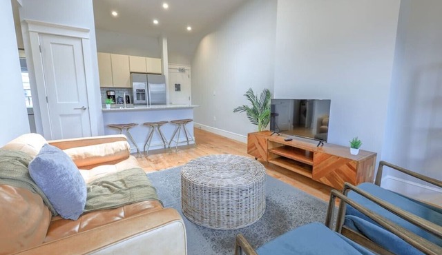 Unbeatable Location! Newbury St. 1BR