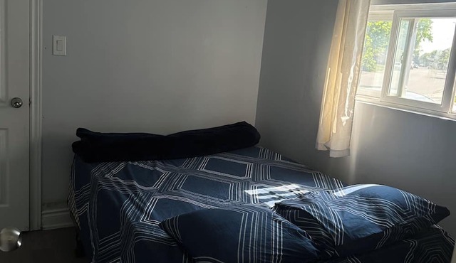 Victory Family 2-Bedroom Stay W/Private Washroom 5-minToronto Pearson Airport!
