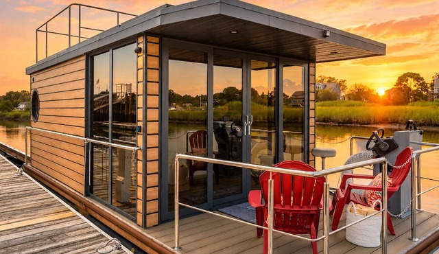 The Ultimate Luxury Coastal Houseboat Experience at Jodoin Marina -Sleeps 4!