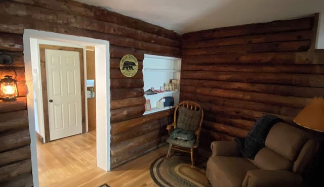 Fully Restored Log Cabin 3-bedrooms, 1 and one 1/2 bathrooms .in Tupper Lake