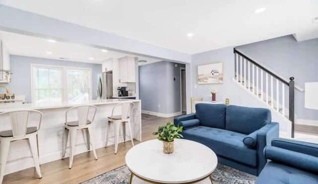 Tip Of The Town Fresh and New 3 Bedroom Nest