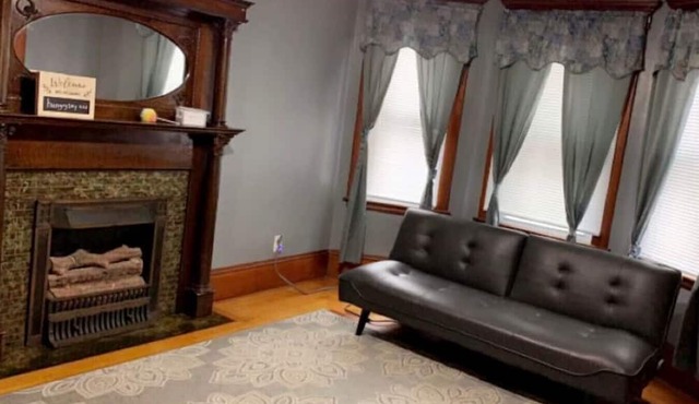 Spacious 3 bedroom 1st Floor closeby attractions