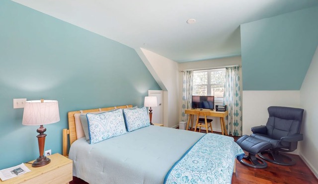 Splendid dog friendly home within walking distance to beach & play area