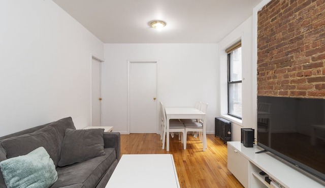 Spacious 2 BR on Upper East Side