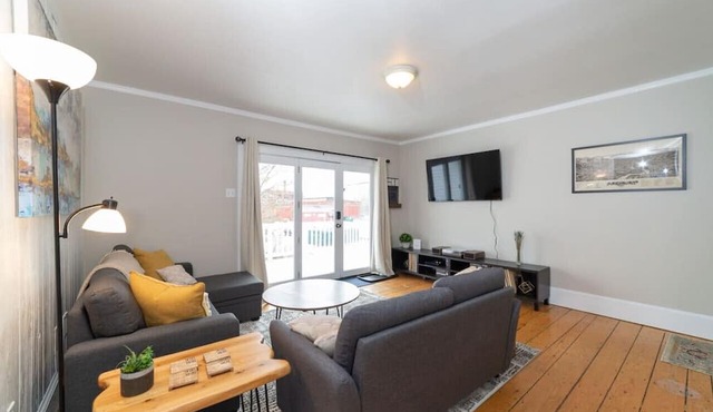 4 Corners At Amesbury Downtown Pet Friendly
