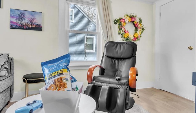 Entire Private Apartment w/Patio and Big Driveway.