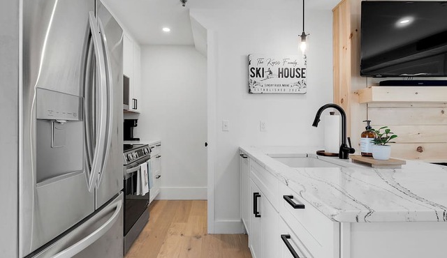 Cozy condo in charming Bethel