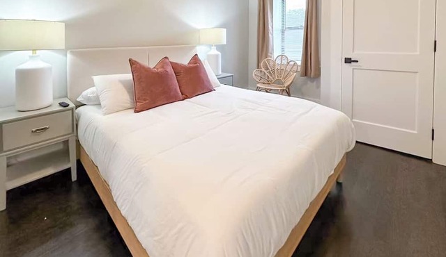 Roof Deck 6Bedrooms, W/D, Parking, Baby Crib, Parking!