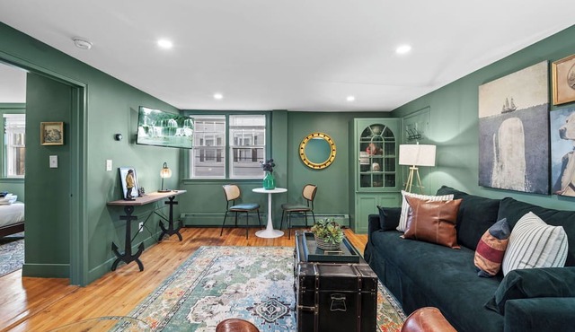 1BR on Salem Common l Steps to Witch Museum and Downtown l Fenced in Yard