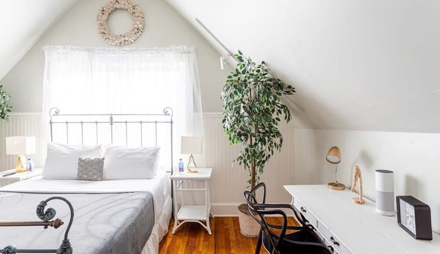 Renovated 2BR Retreat/Modern Comforts Included