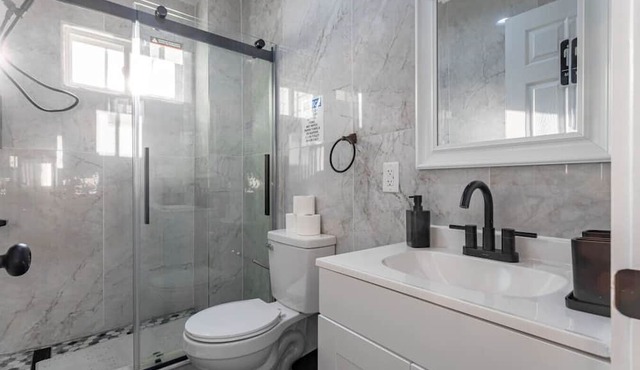 Ultra Modern 4BR-2BA-9 Beds | MetLife-NYC-Parking