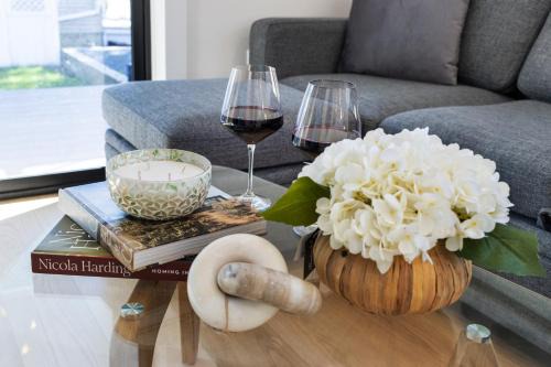 Boston Charm 2BR2BTH/8 Minutes to Boston