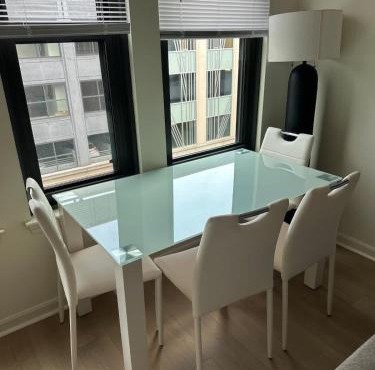 Central 2BR Apt w Pool & Gym sleep 7