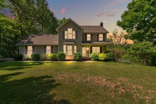Family Home with Pool & Game Garage