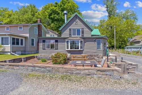 Riverside Cabin with Private Fishing Access!